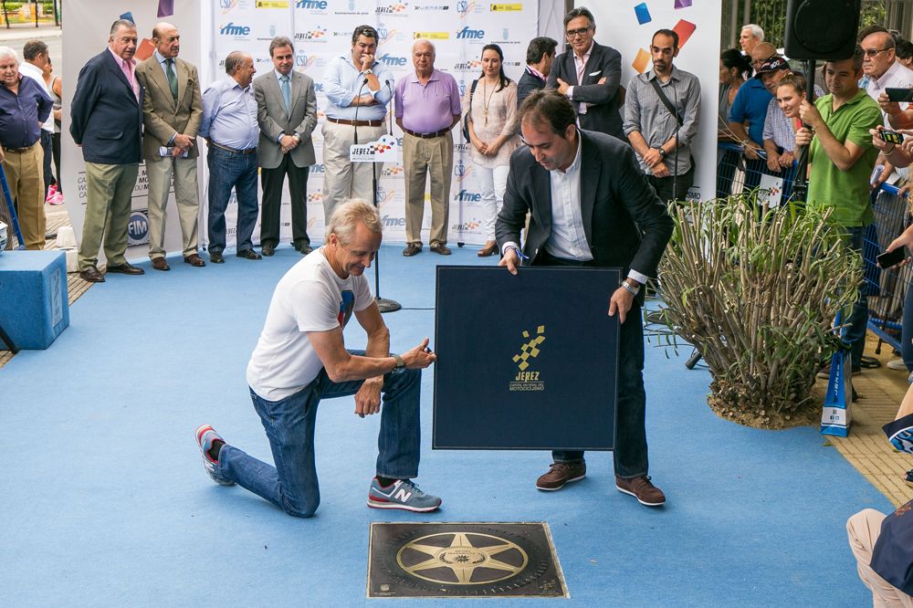 Kevin Schwantz descubre su estrella en el Paseo de la Fama de Jerez