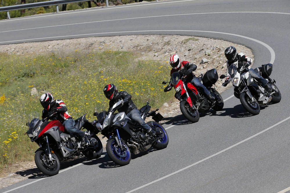 Comparativa Trail 800 17'': Ducati Hyperstrada, Honda VFR800X Crossrunner, MV Agusta Stradale 800, Yamaha MT-09 Tracer