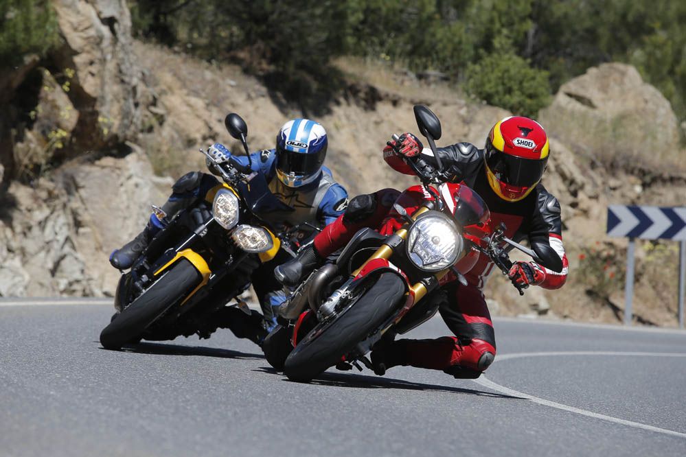 Comparativa Naked: Ducati Monster 1200 vs Triumph Speed Triple R