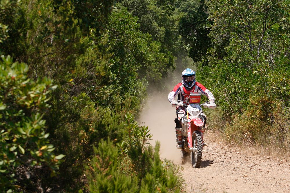 Carlos Checa: Si algún día hiciera el Dakar sería en coche