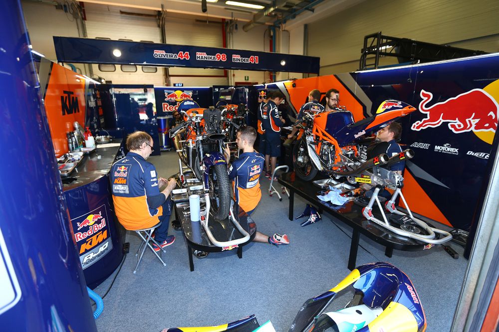 Dos motos por equipo en Moto2 y Moto3