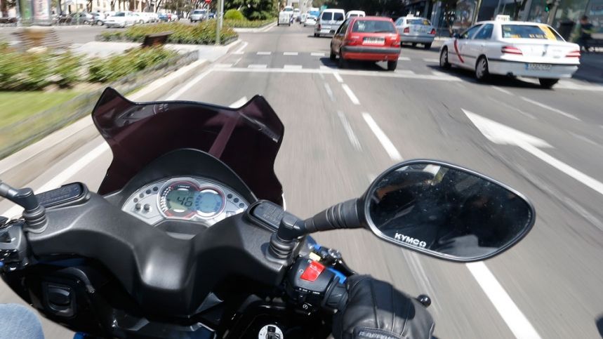 La oposición también defiende las motos frente al Ayuntamiento de Madrid