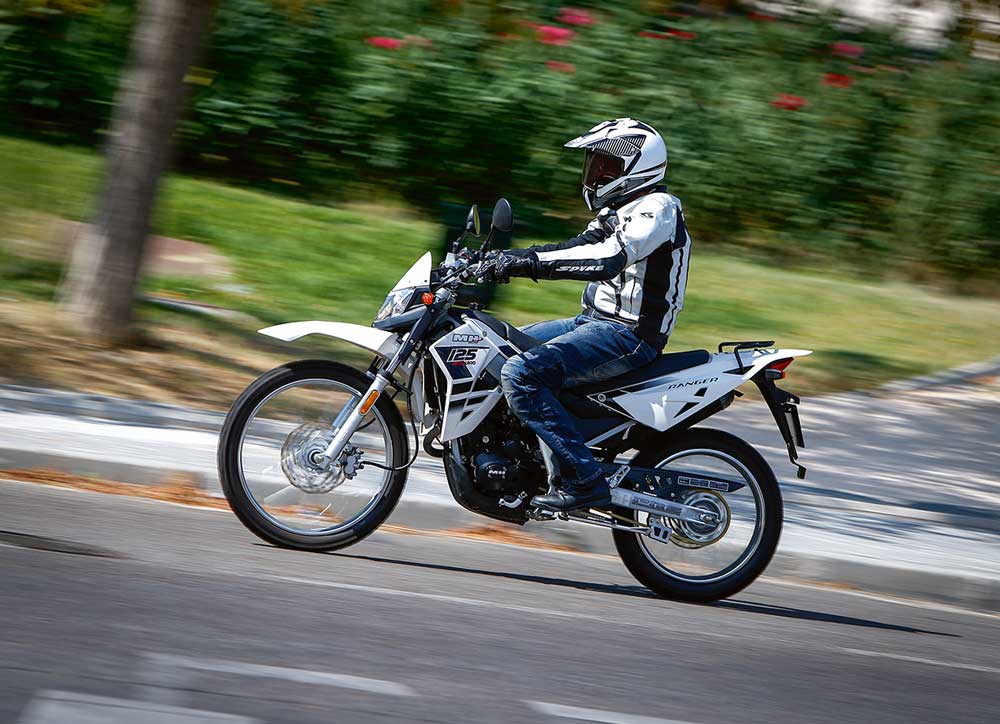 ¿Hay que llevar el recibo del seguro en la moto?