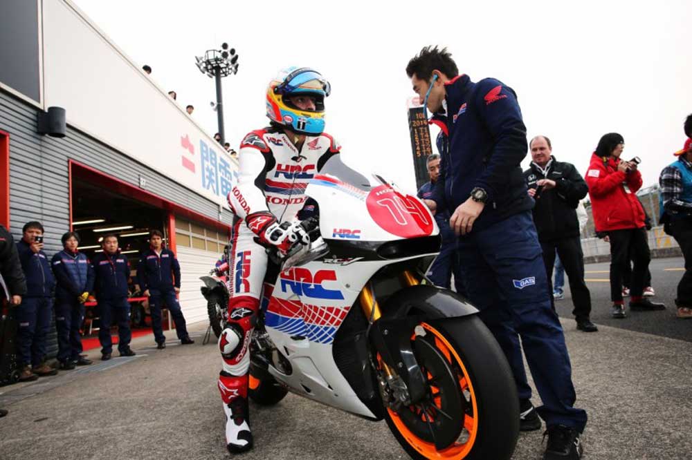 Fernando Alonso se sube a la MotoGP en Japón