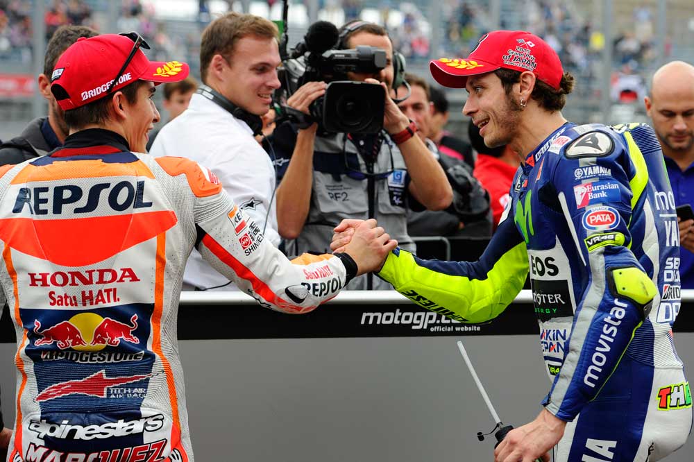 Marc Márquez y Valentino Rossi, a vueltas con el merchandising