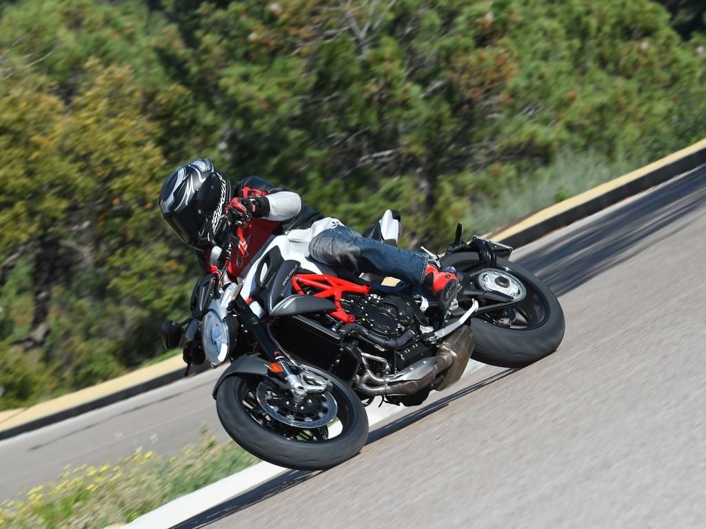 MV Agusta Brutale 800, prueba de la segunda generación de la Brutalina