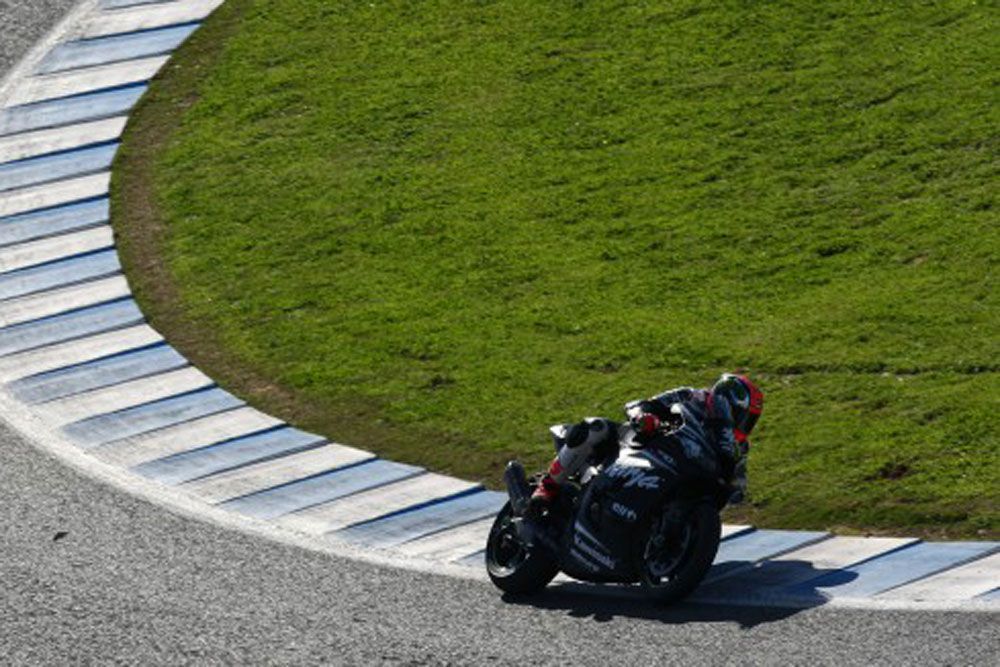 Tom Sykes lidera la primera jornada de test de SBK en Jerez
