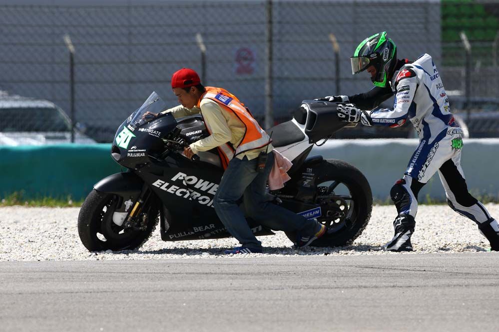 Eugene Laverty sufre daños de ligamentos en Sepang