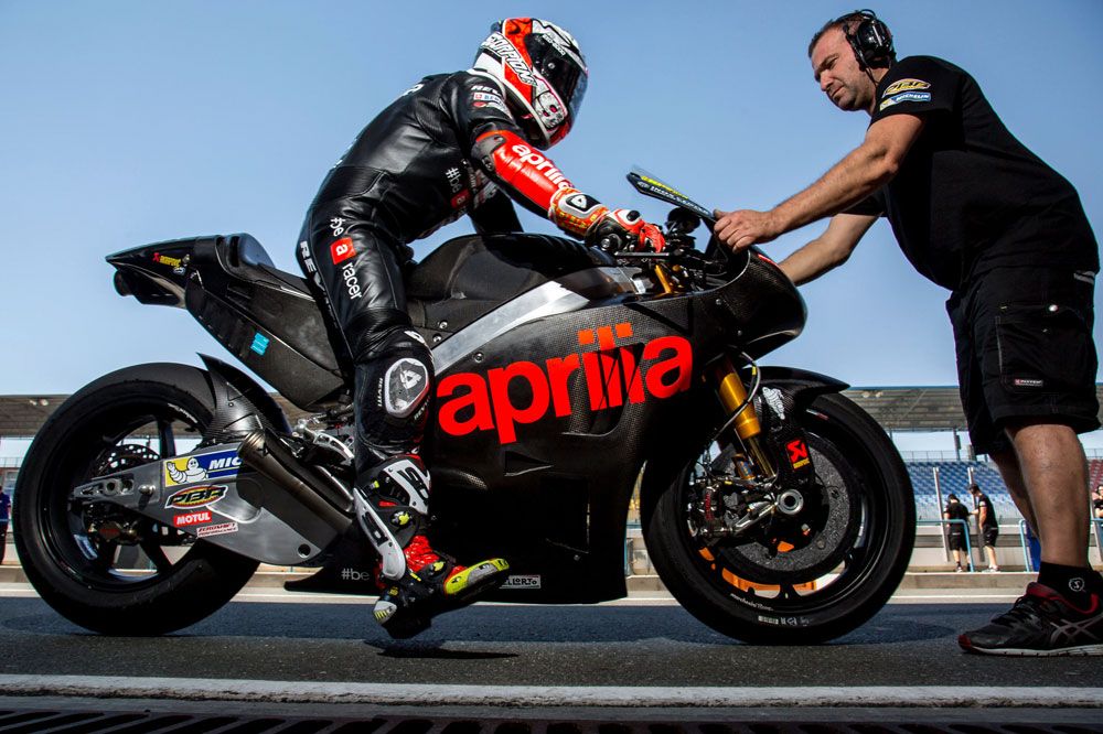 Aprilia prueba su nueva MotoGP en Qatar