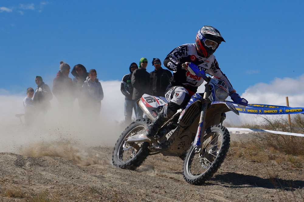 Inicio del Campeonato de España de Enduro 2016 con Cris Guerrero mandando