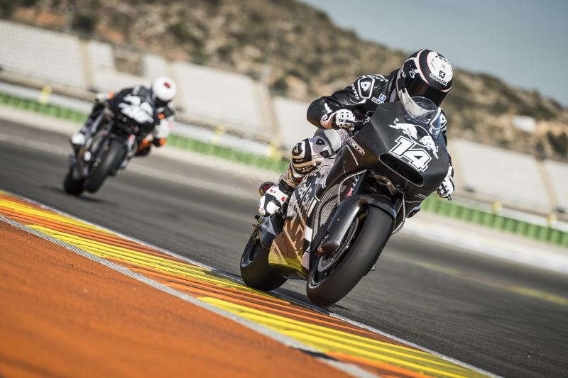 Los pilotos probadores de KTM completan un test de tres días en Valencia
