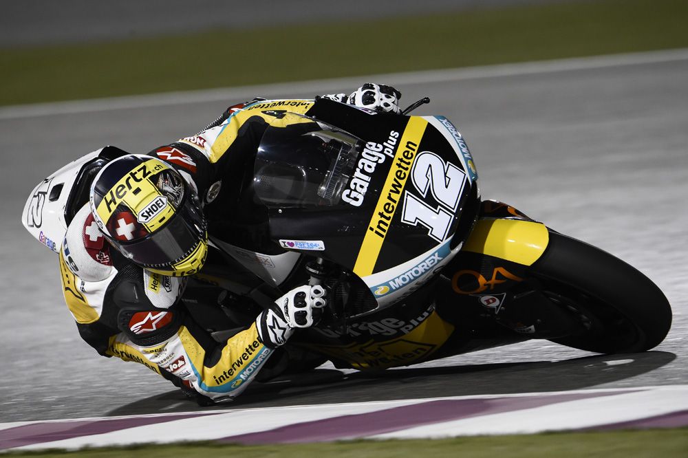 Thomas Luthi vence una carrera caótica