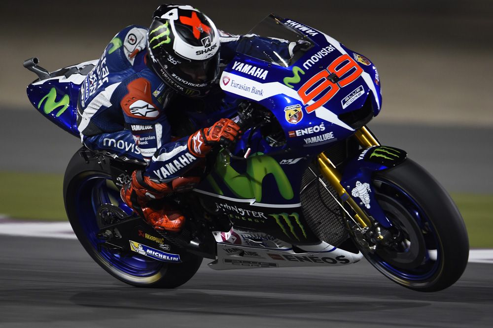 Jorge Lorenzo triunfa en Qatar; Dovizioso y Márquez suben al podio