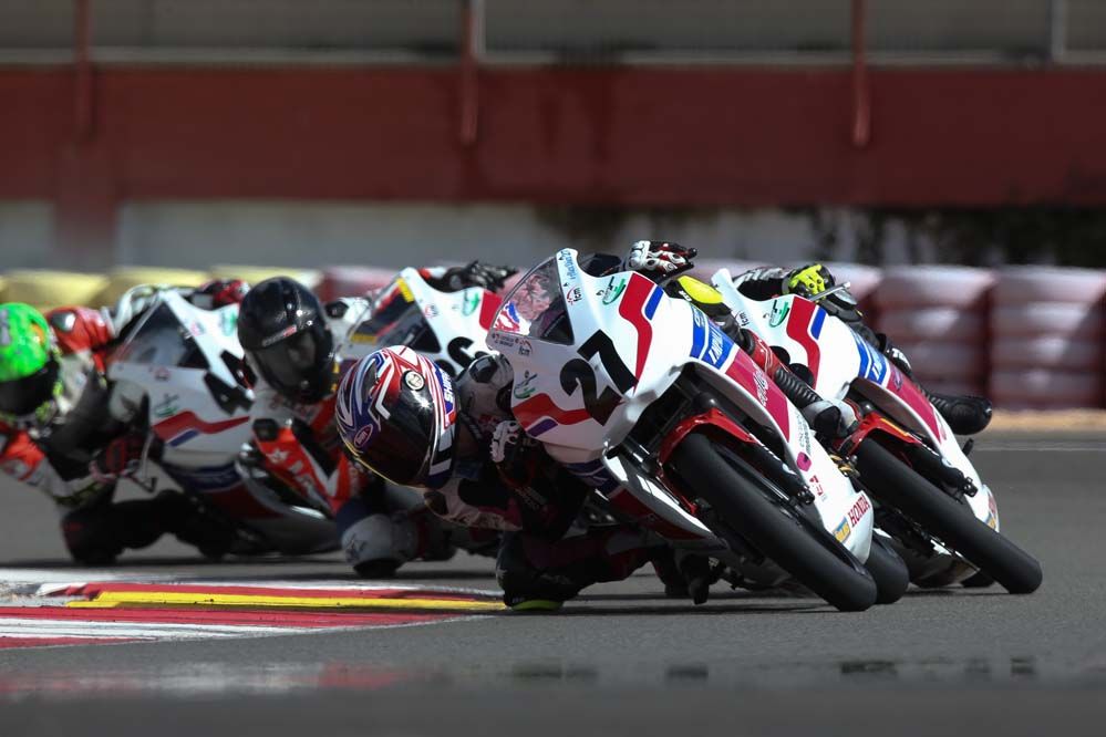 Eduard Melgar lidera la Copa Honda CBR300R