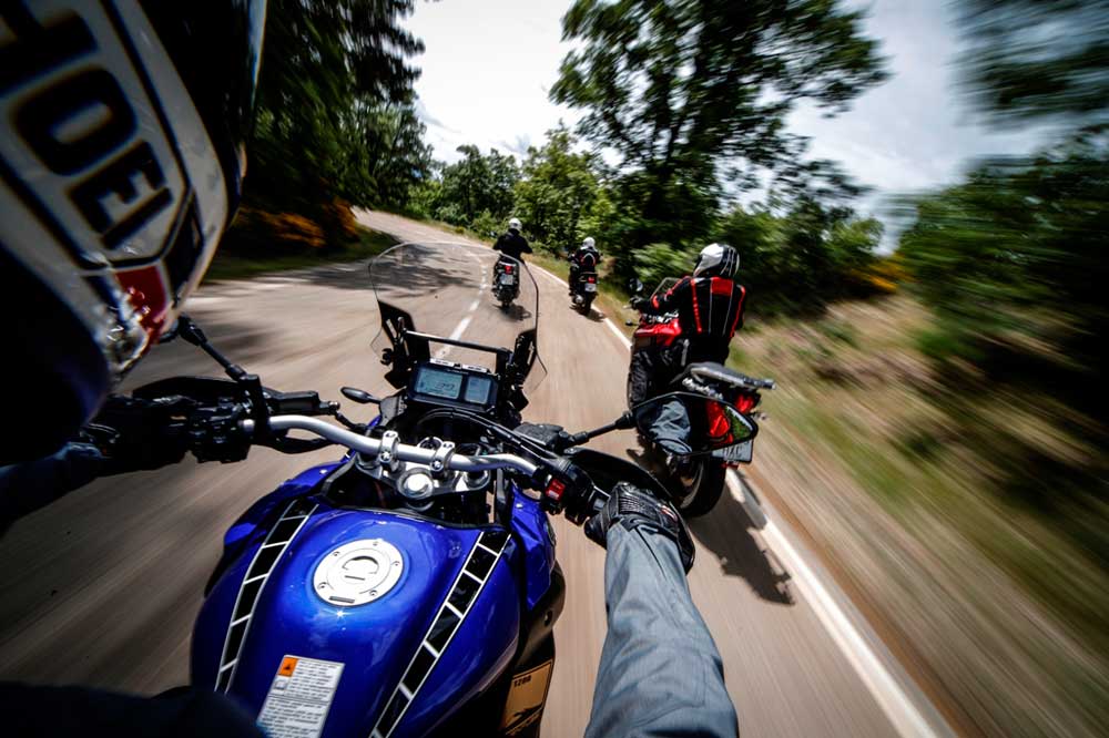 ¿Son los retrovisores obligatorios en la moto?