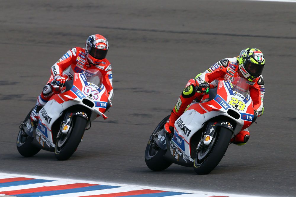 Andrea Iannone sancionado con tres posiciones en Texas