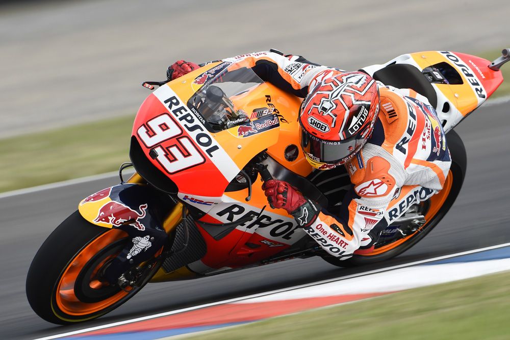 Marc Márquez reina en el caos de Argentina