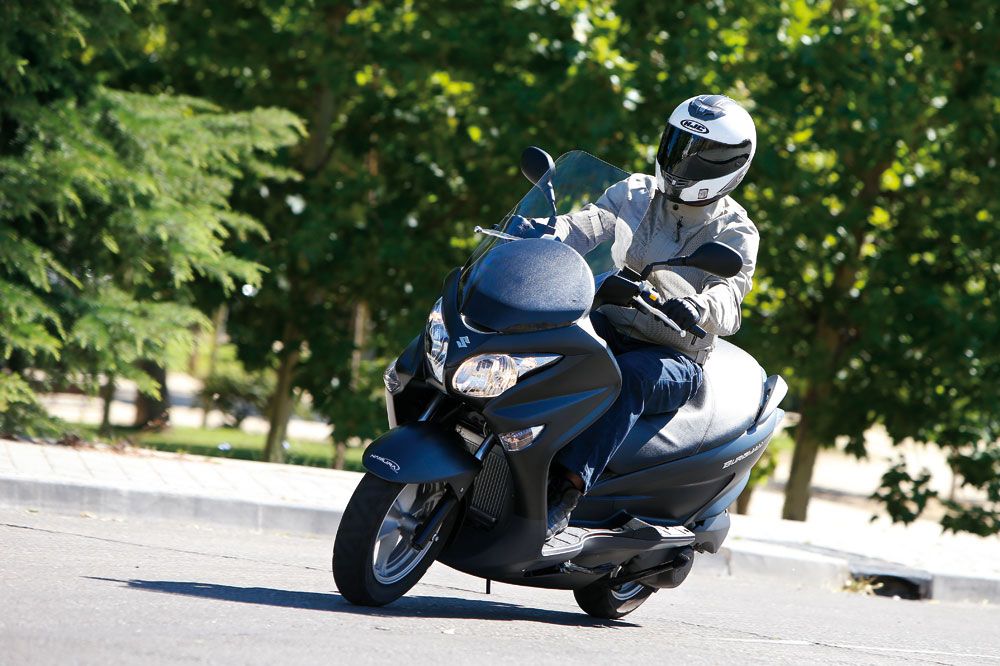 Suzuki Burgman 200 ABS: un scooter para recomendar