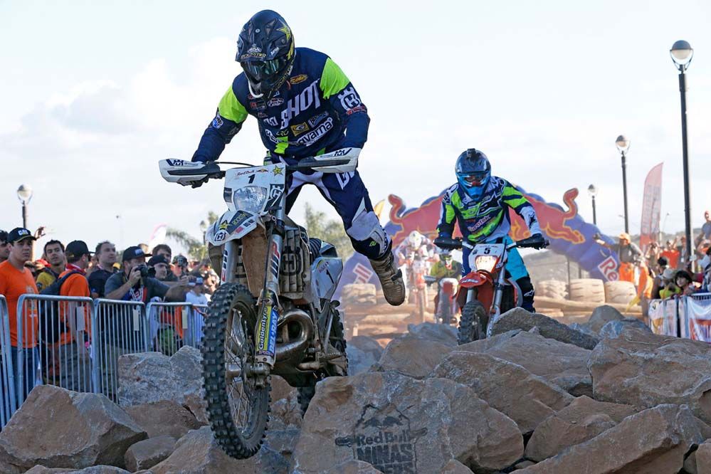 Alfredo Gómez domina en el primer día de Red Bull Minas Riders