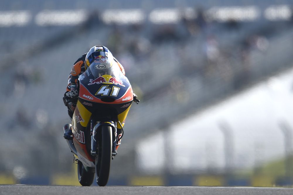 Brad Binder vence de nuevo y es más líder de Moto3