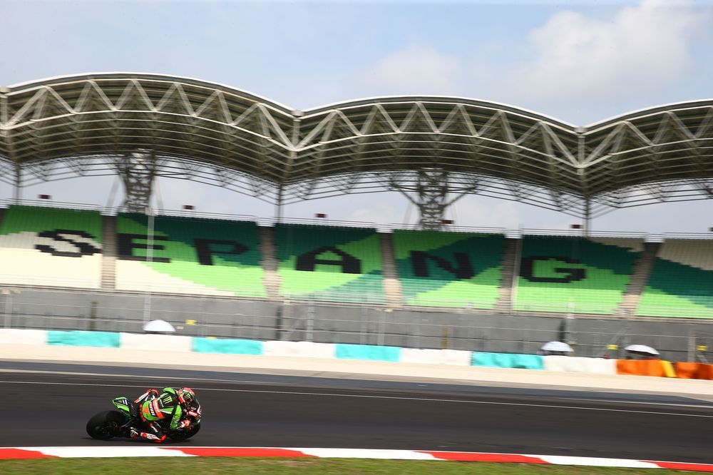 Tom Sykes domina en Malasia