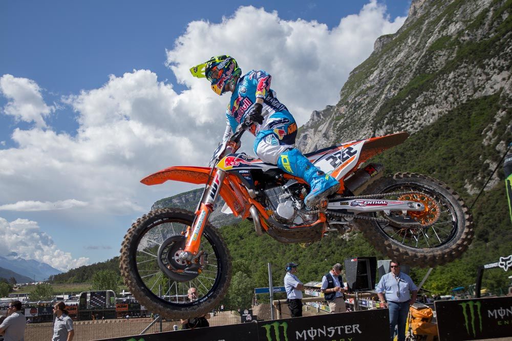 Tony Cairoli se impone ante su público en el MXGP de Trentino