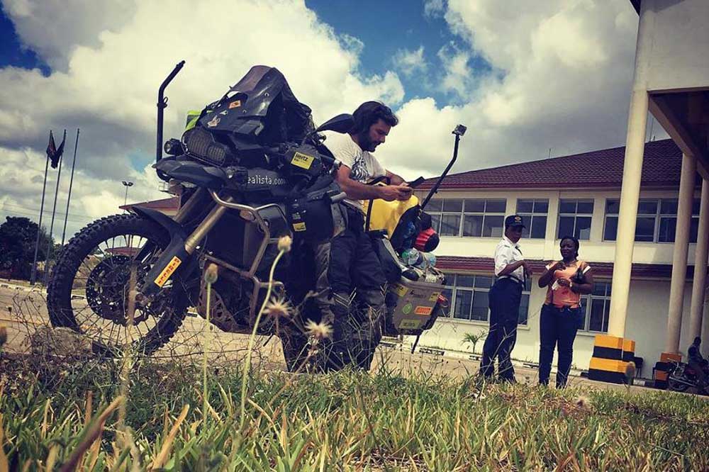 Los nombres de las motos de Charly Sinewan