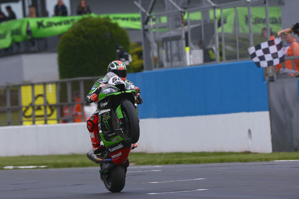 Tom Sykes, doblete en Donington Park