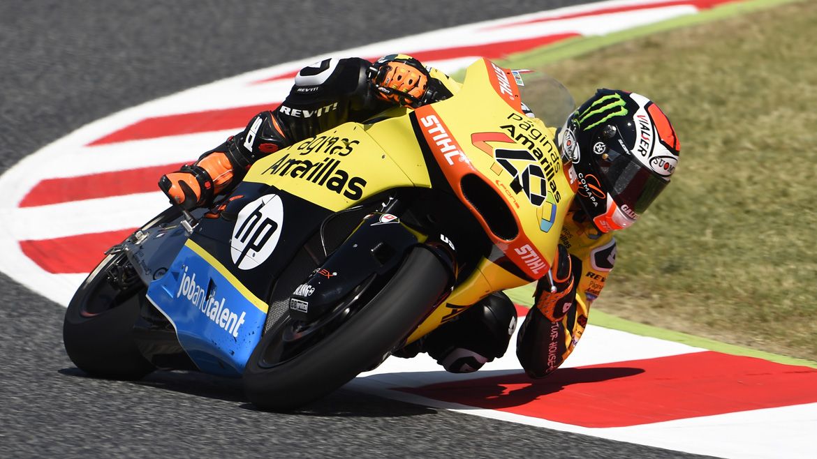 Alex Rins le roba el tiempo a Johann Zarco