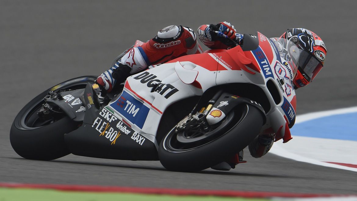Andrea Dovizioso bate a Marc Márquez en el FP3