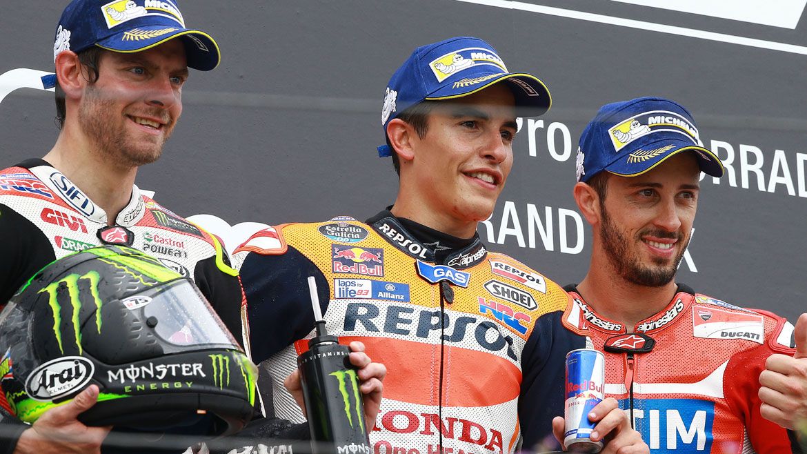 Cal Crutchlow: “No vi la pizarra, seguí a Rossi y Dovi por su experiencia”