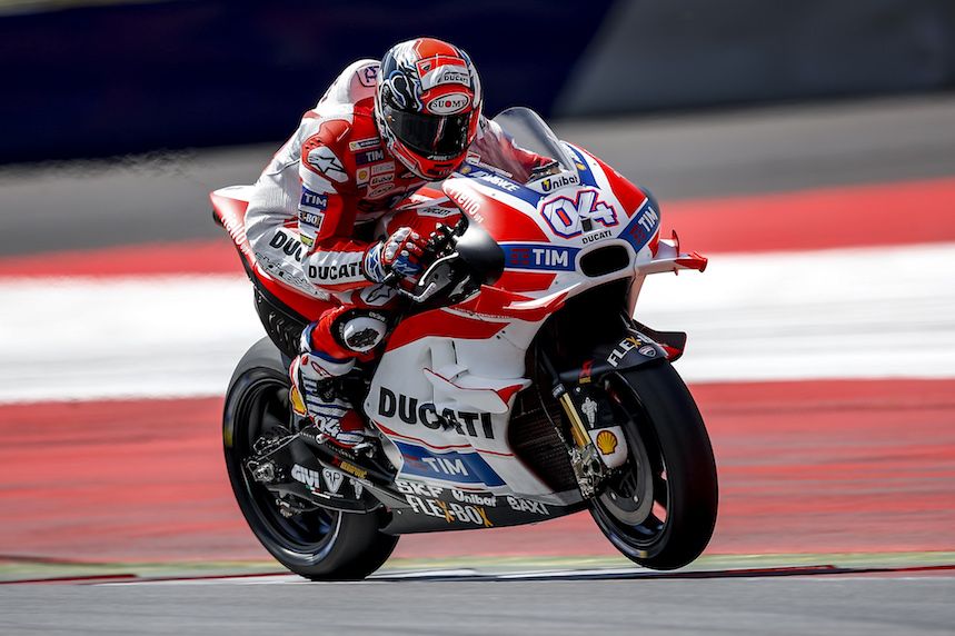Andrea Dovizioso al frente de los test de MotoGP en Austria