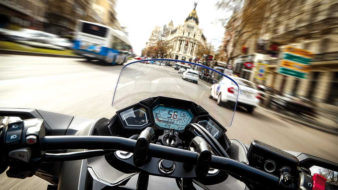 Cuándo, y cuándo no viajar en moto este verano