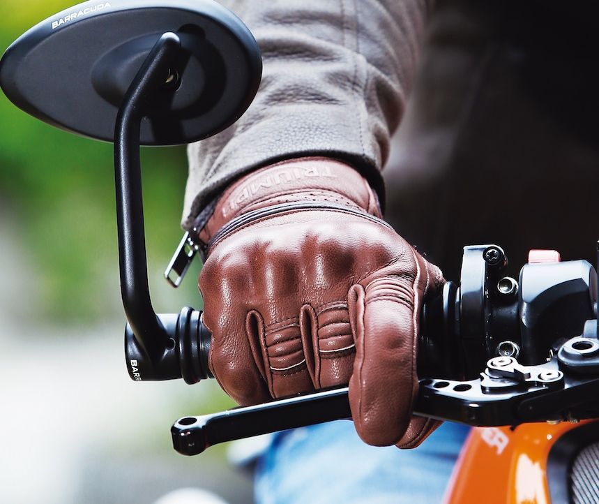 Analizamos los principales guantes de moto de caña corta