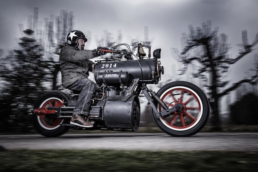 Conduciendo la Black Pearl, una moto-locomotora