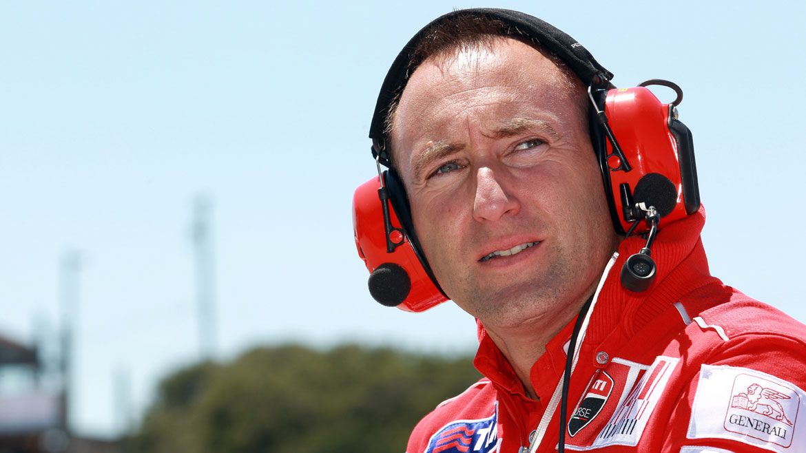 Cristian Gabarrini se acerca a Jorge Lorenzo