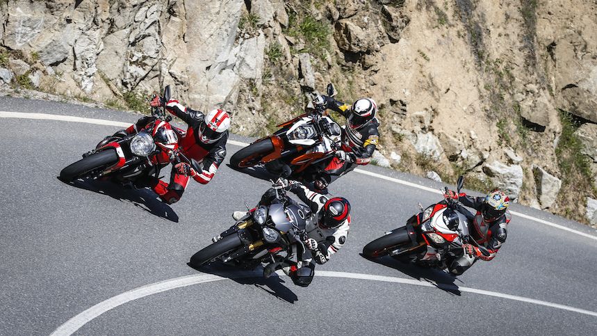 Comparativa super naked: Aprilia Tuono, KTM Super Duke, Ducati Monster 1200R y Triumph Speed Triple R