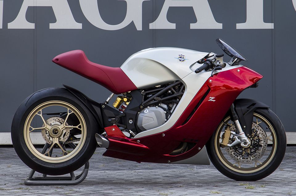 MV Agusta F4Z, así se ve al aire libre en sus primeras fotos reales