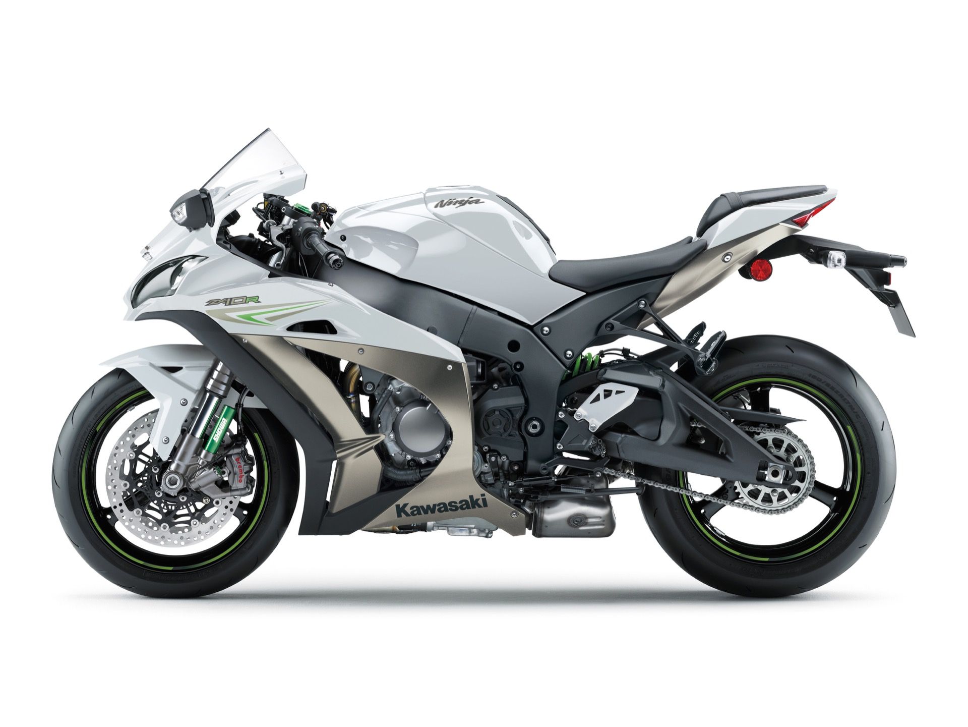 Kawasaki Ninja ZX-10R 2017, un par de retoques y bellísimo vestido blanco