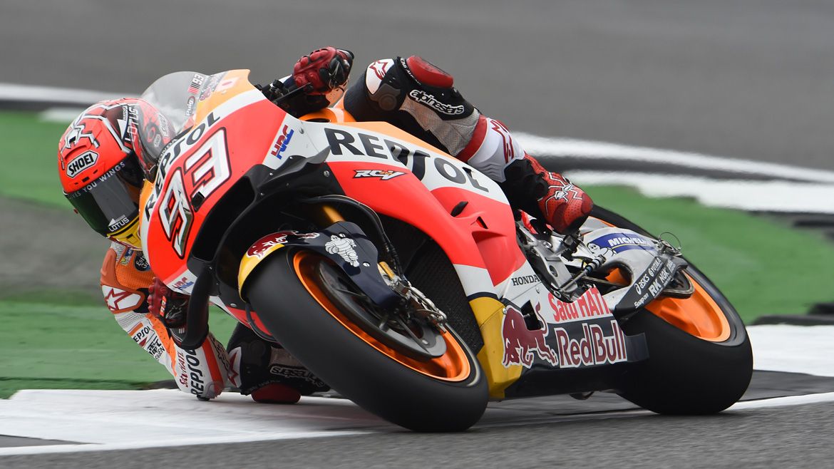 Márquez puede con Viñales en un igualado FP3