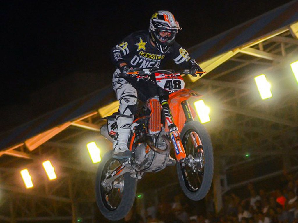 Títulos para Cros (SX1), Oliver (SX85) y Zambudio (SX50) en el Supercross de Elda
