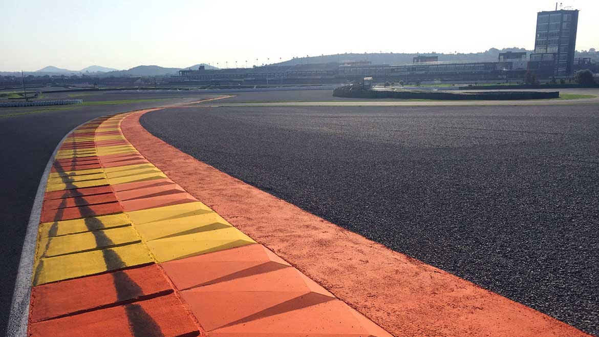 Reasfaltada la recta de meta del Circuit de Valencia