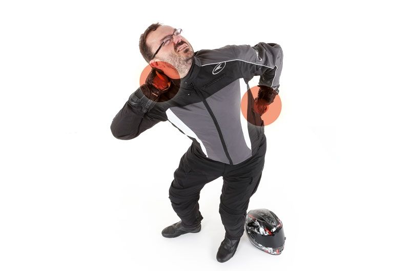 ¿Cómo evitar lesiones en moto? Hablamos con un experto en el tema