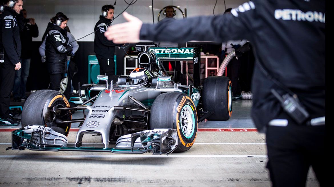 Jorge Lorenzo prueba el Mercedes F1 de Lewis Hamilton