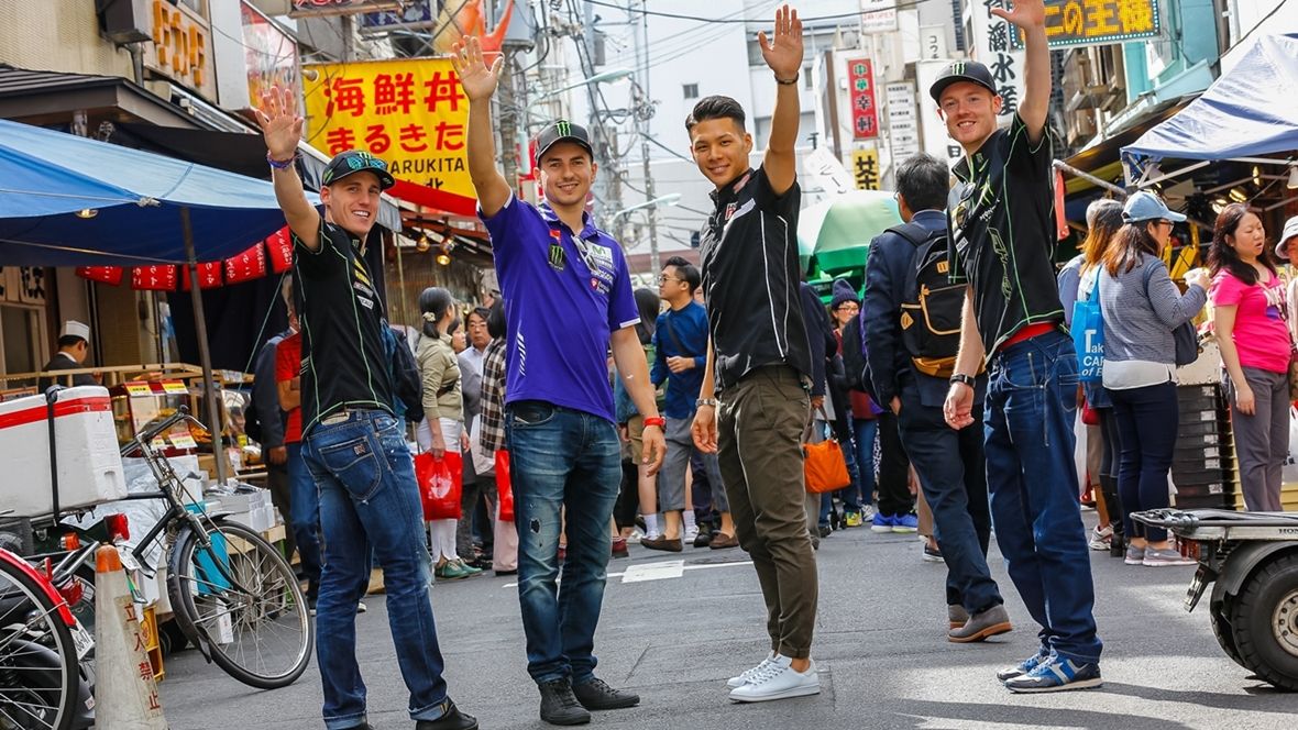 Lorenzo, Pol y Smith se van de turismo por Tokio con Nakagami de guía