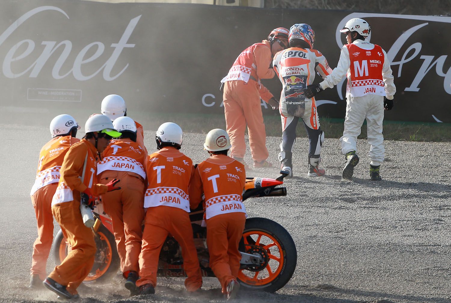 Dani Pedrosa se fractura la clavícula en Motegi
