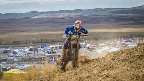 ISDE DIA 4. Gran batalla entre Italia y USA en Trofeo. Infortunios para Iván Cervantes (Trofeo), caída, y Sandra Gómez (Féminas), sin gasolina.