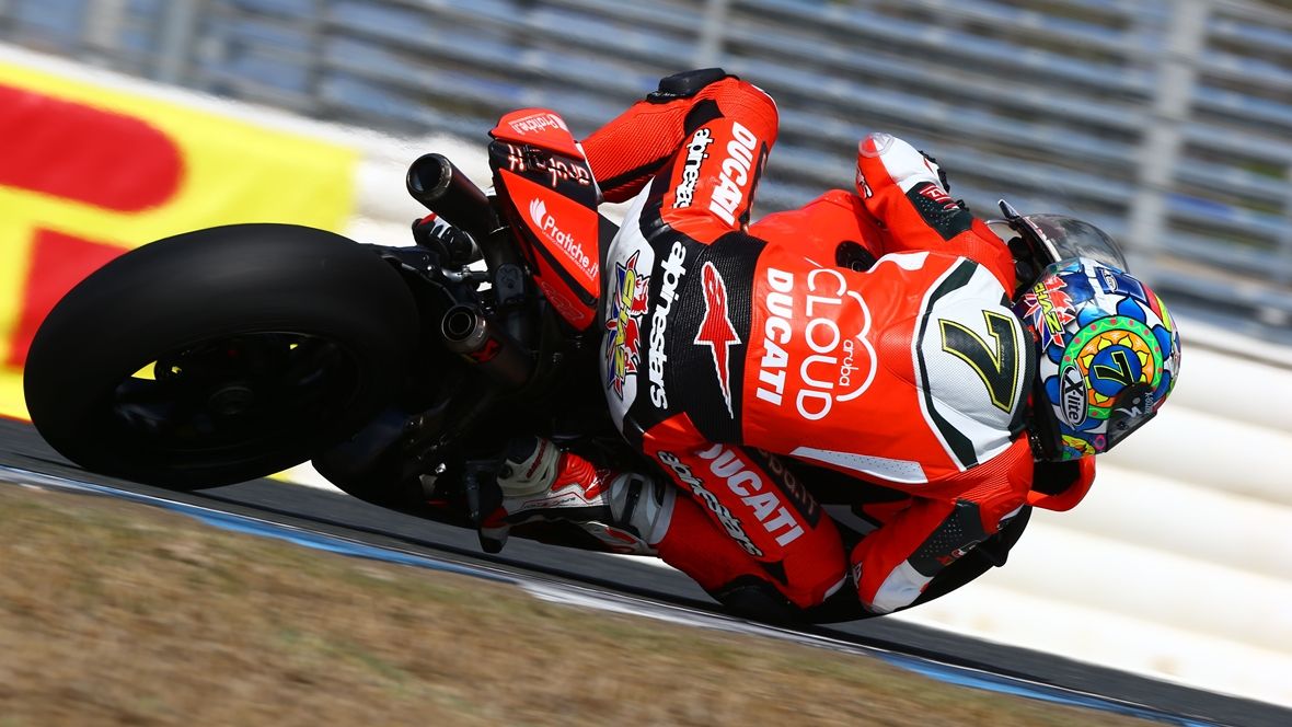 Chaz Davies arrasa a las Kawasaki en Jerez