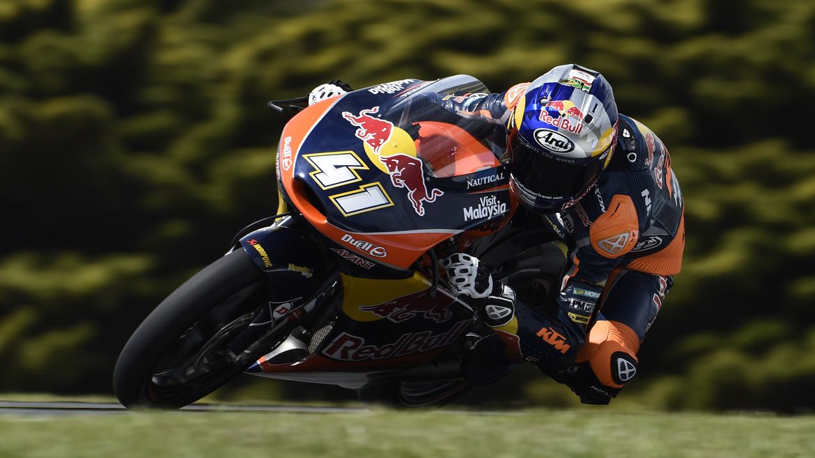 Brad Binder triunfa en el festival de caídas de Phillip Island, con Canet tercero
