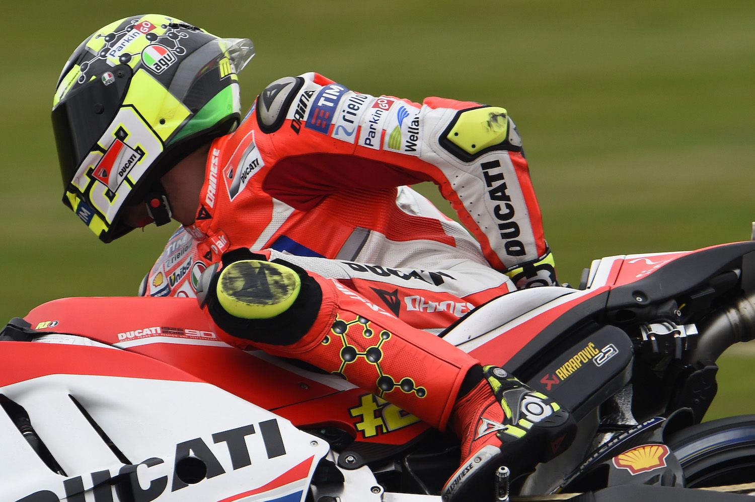 Andrea Iannone correrá en Sepang, ahora sí
